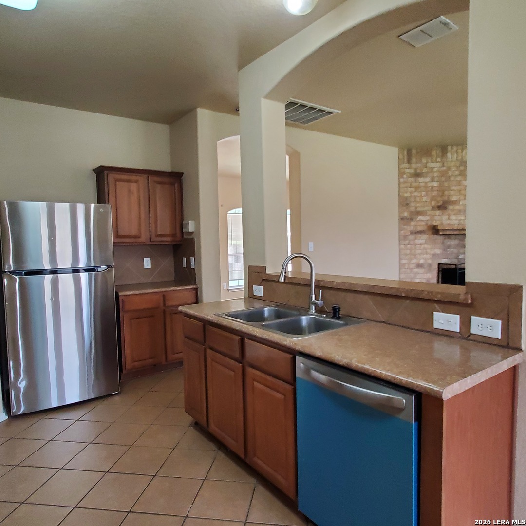 6703 Foster Fields Converse TX 78109