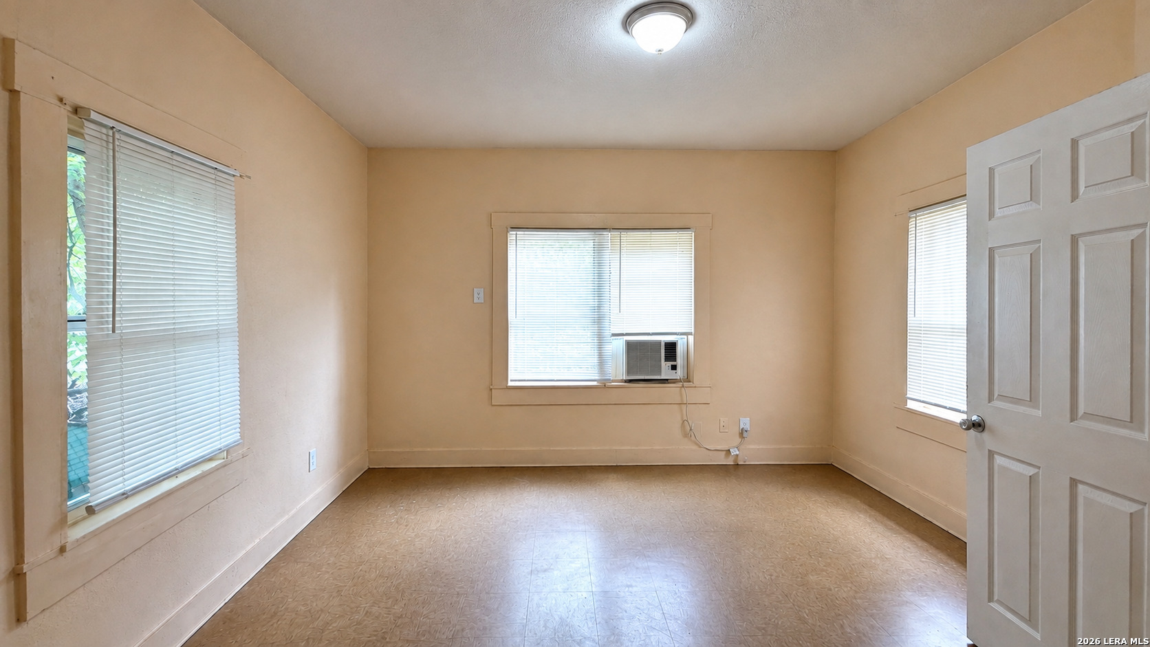 1319 Leal San Antonio TX 78207