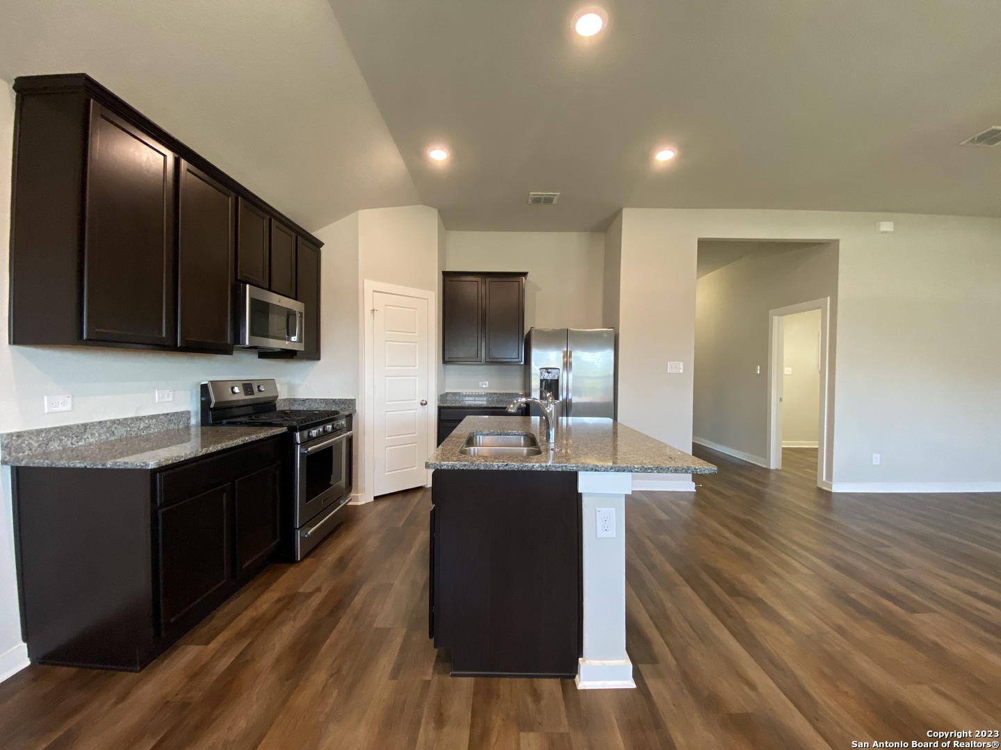 6015 Akin Stroll San Antonio TX 78261