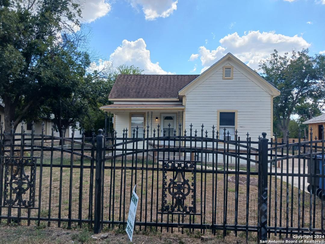 1322 W Hutchins Place San Antonio TX 78221