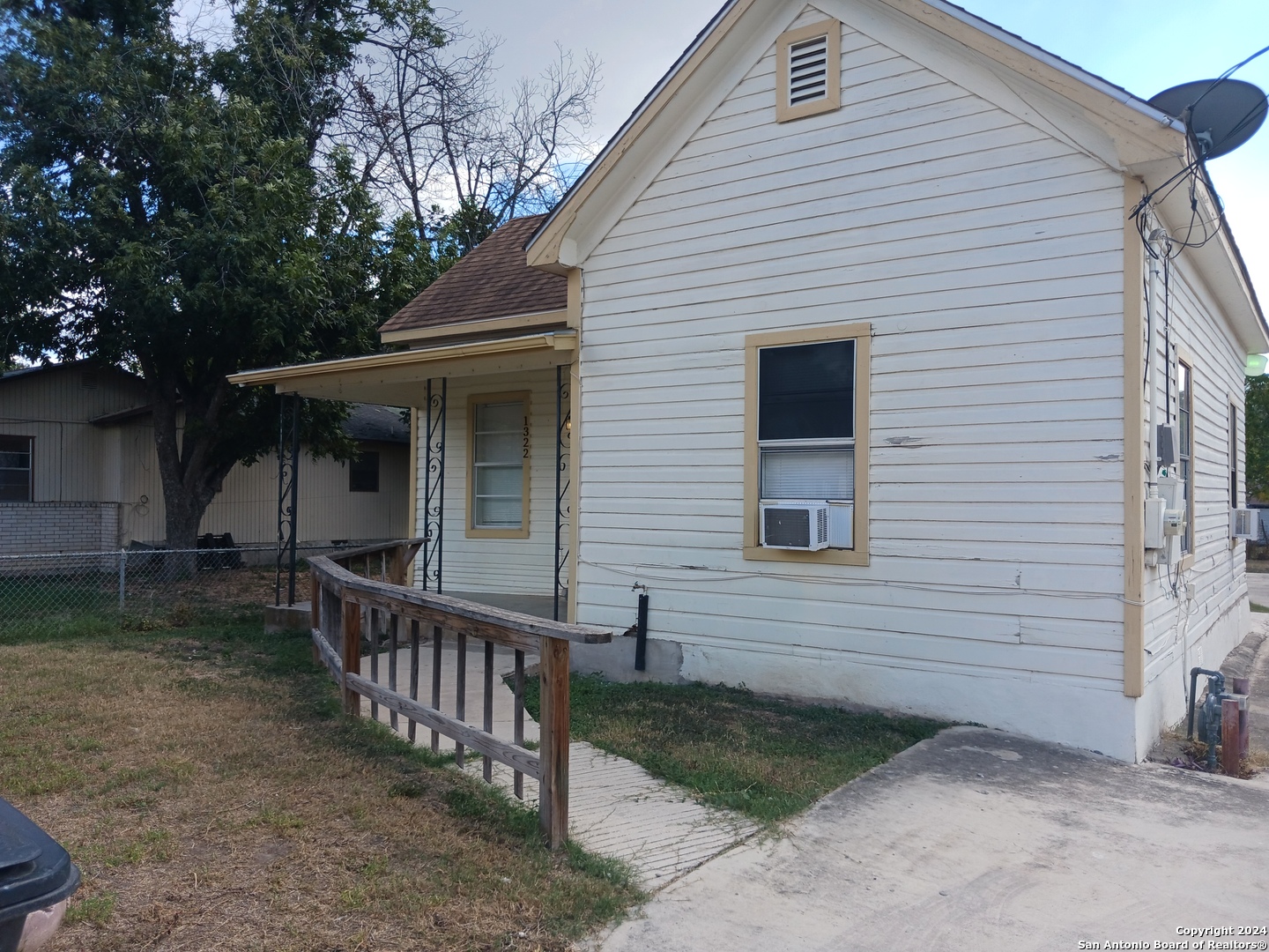 1322 W Hutchins Place San Antonio TX 78221