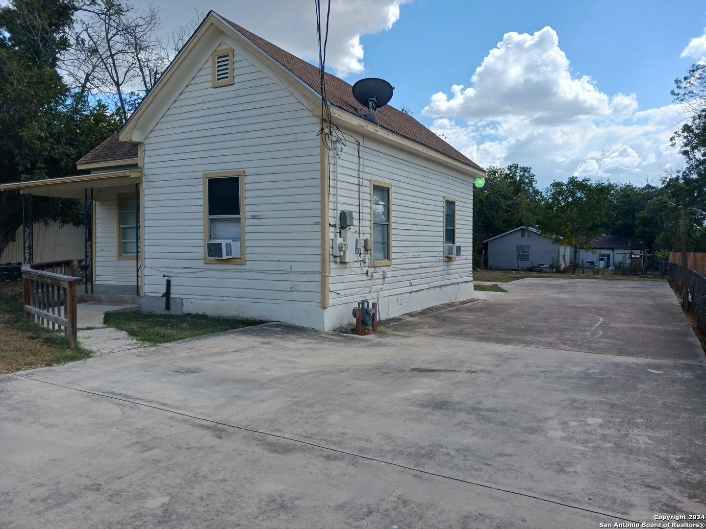 1322 W Hutchins Place San Antonio TX 78221