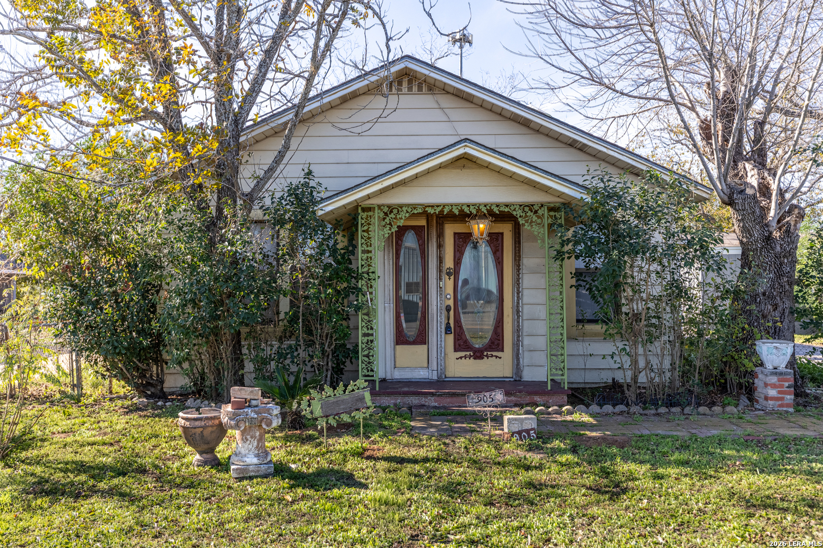 905 4th Floresville TX 78114