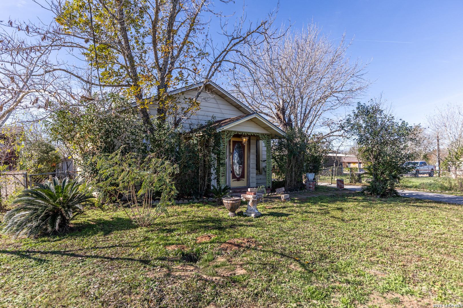 905 4th Floresville TX 78114