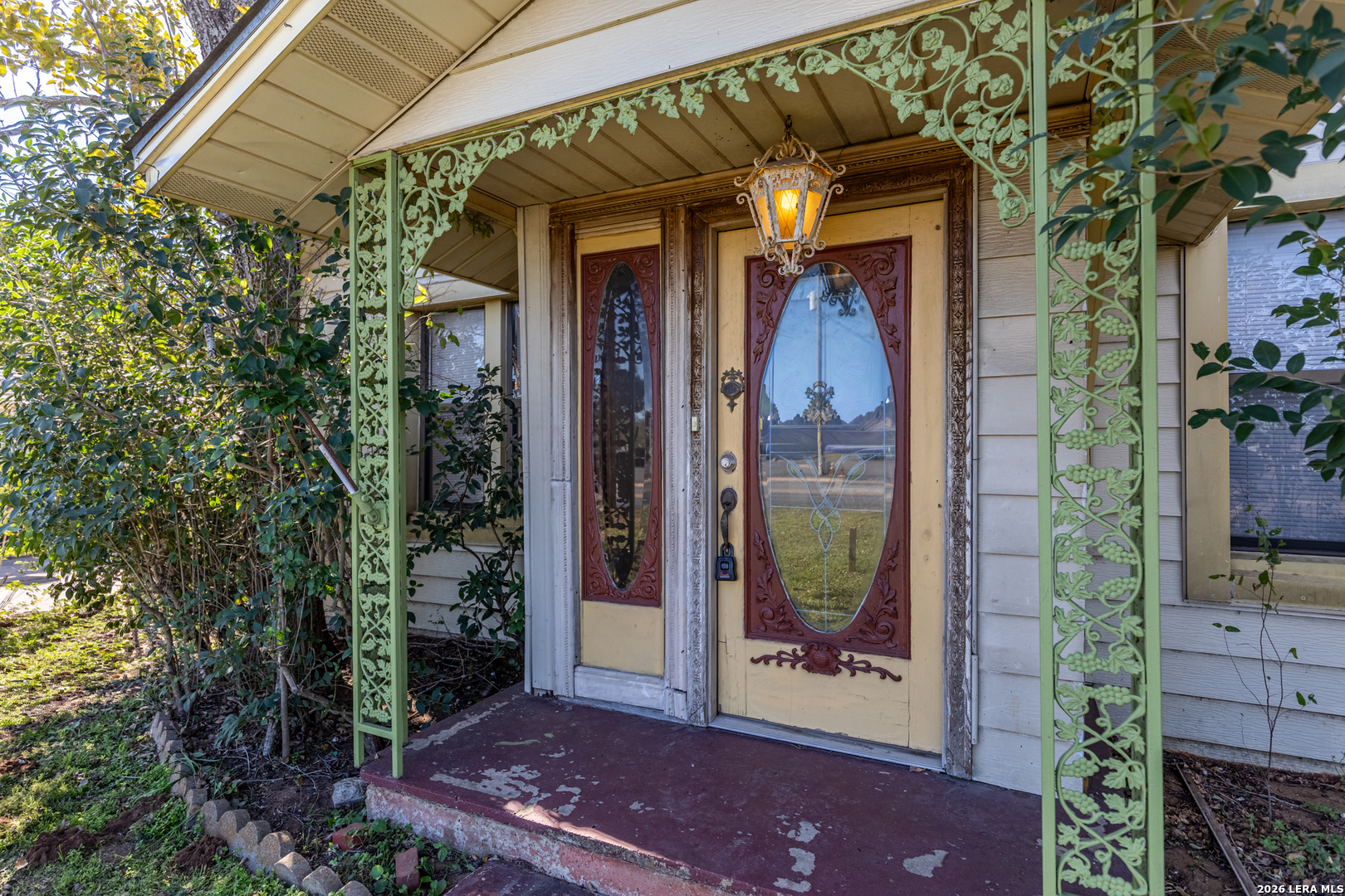 905 4th Floresville TX 78114
