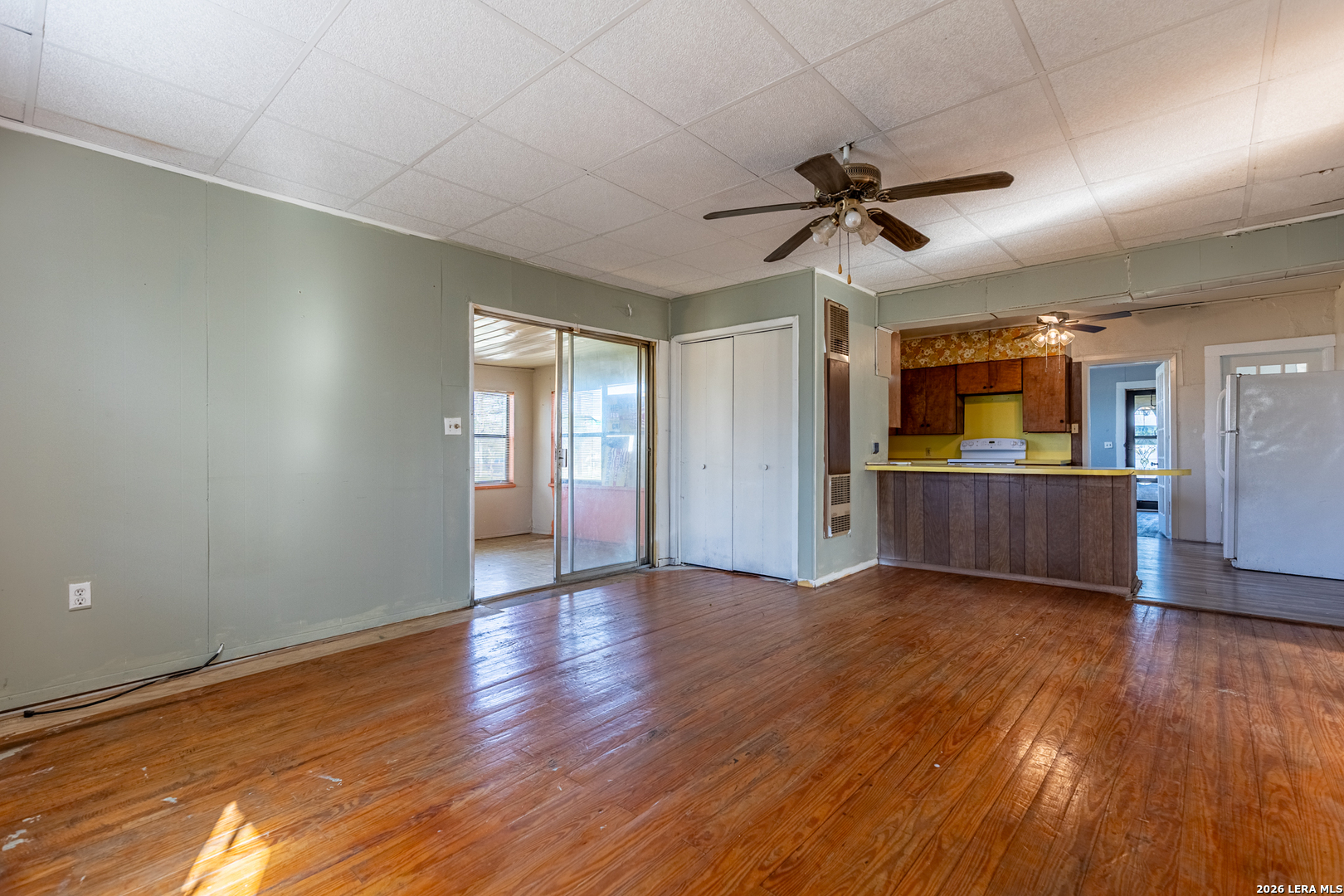 905 4th Floresville TX 78114