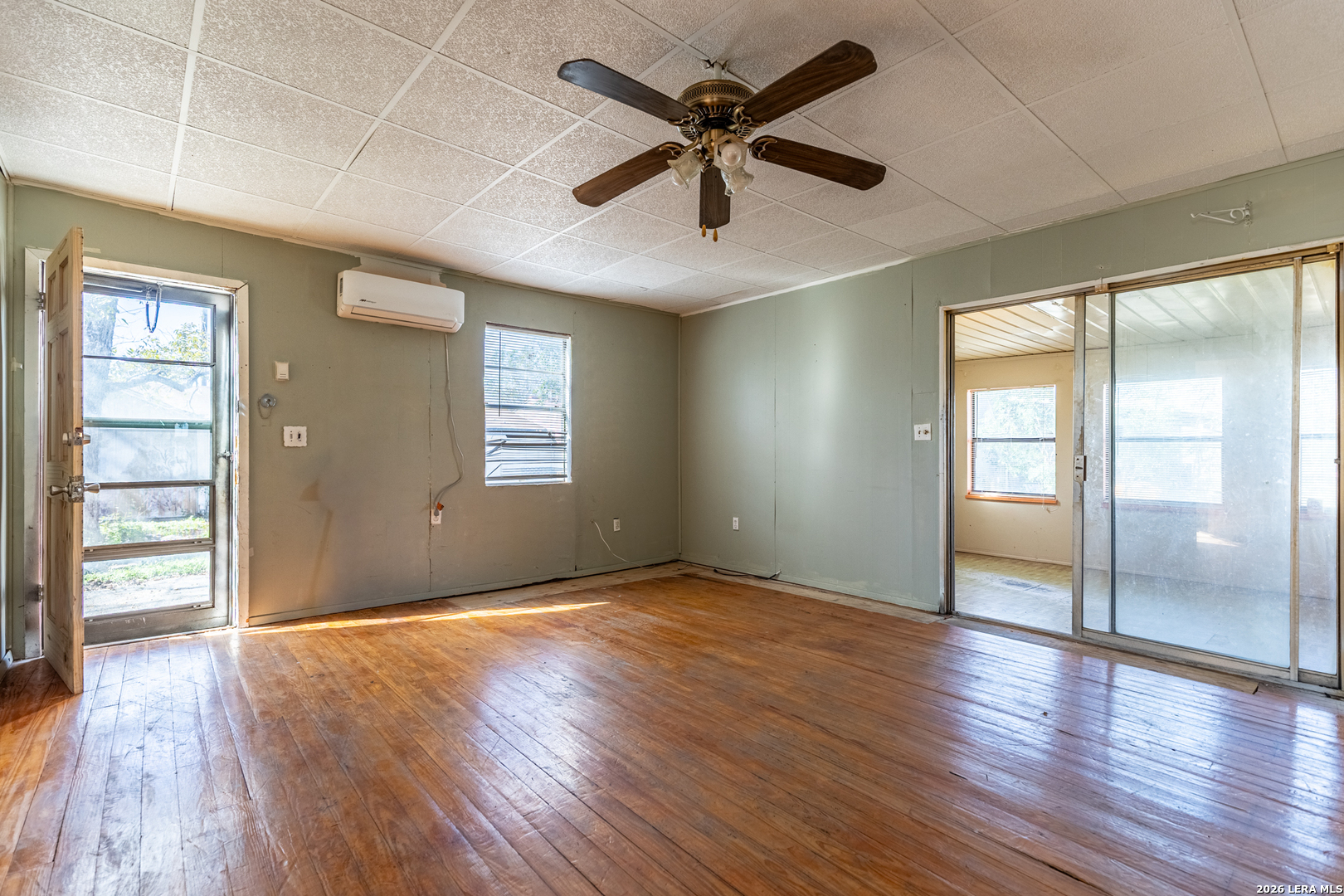 905 4th Floresville TX 78114