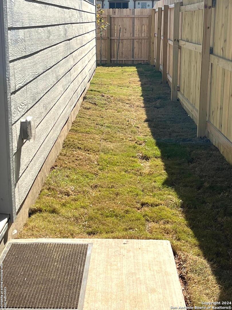 6922 Biotite Ridge Elmendorf TX 78112