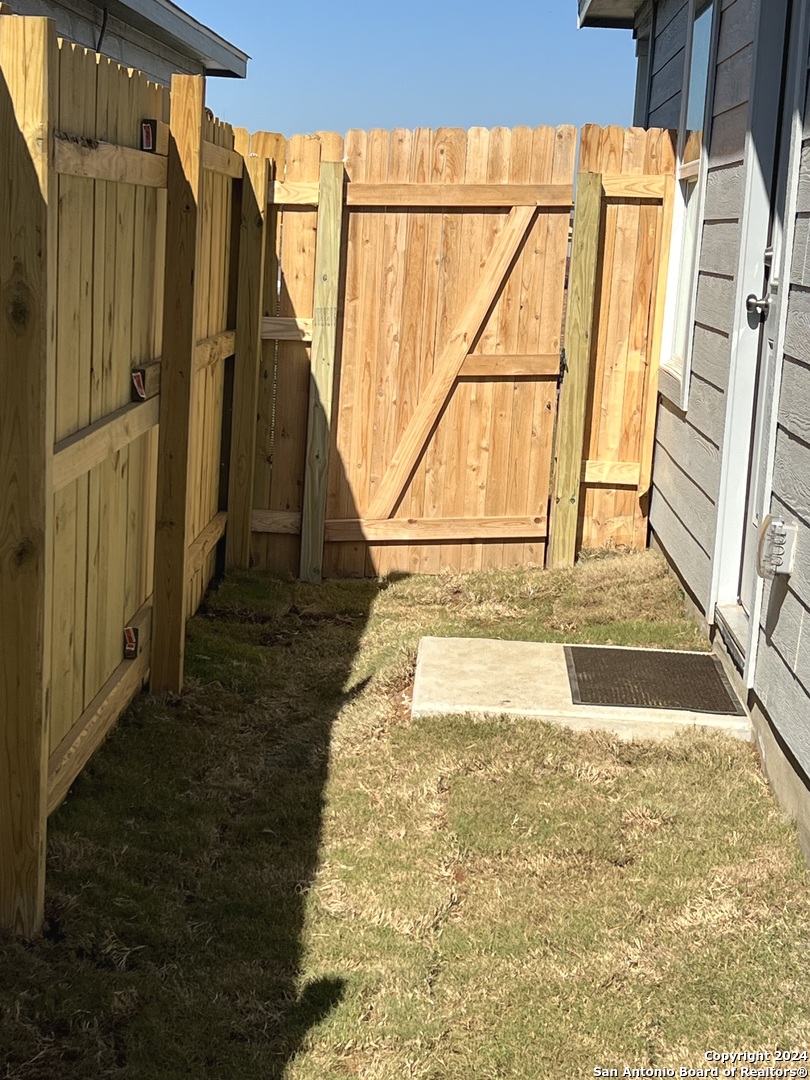 6922 Biotite Ridge Elmendorf TX 78112