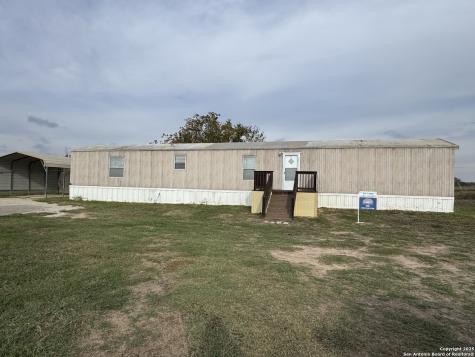 110 Deer Park La Vernia TX 78121