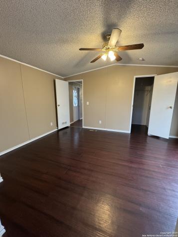 110 Deer Park La Vernia TX 78121