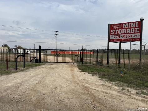 110 Deer Park La Vernia TX 78121
