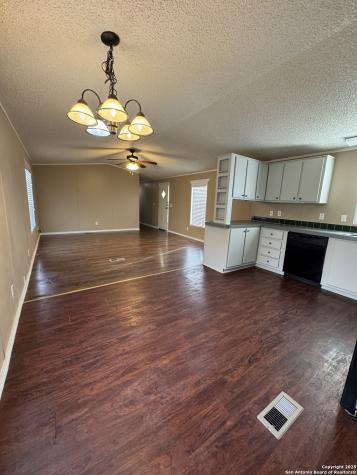 110 Deer Park La Vernia TX 78121