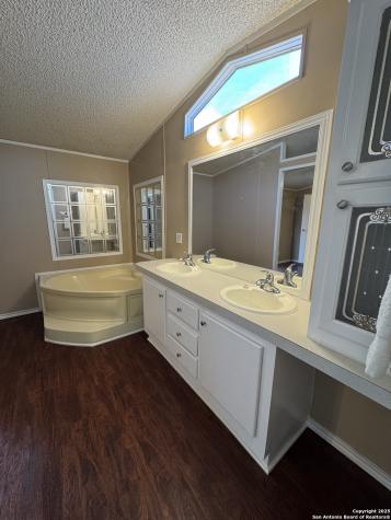 110 Deer Park La Vernia TX 78121