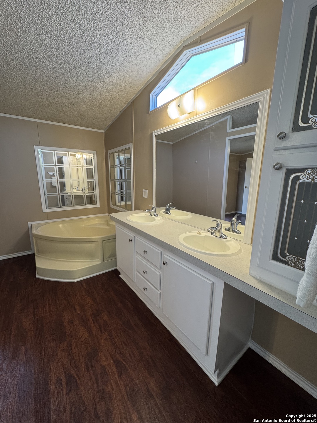 110 Deer Park La Vernia TX 78121