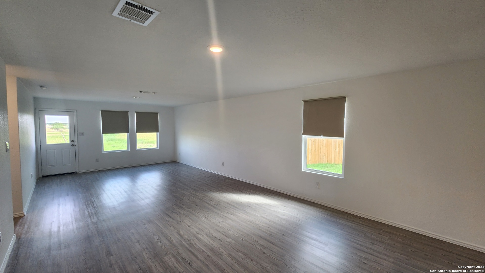 2815 Charpak Drive Converse TX 78109