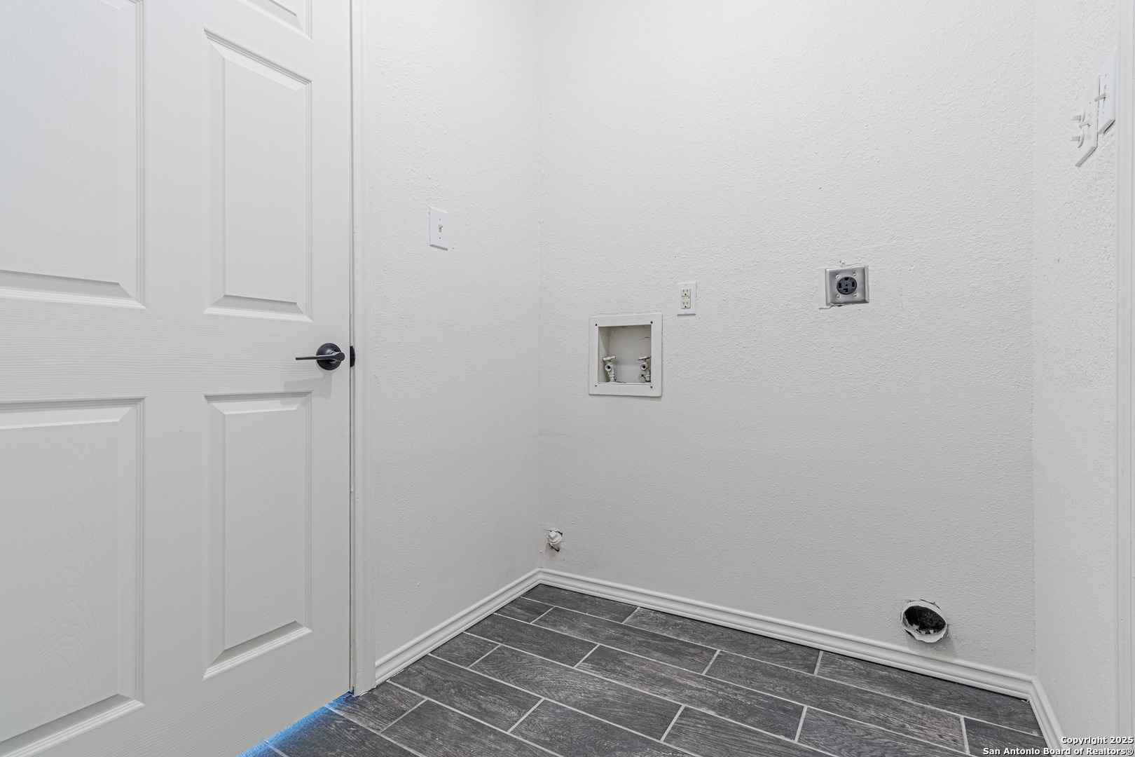 1142 Churing San Antonio TX 78245