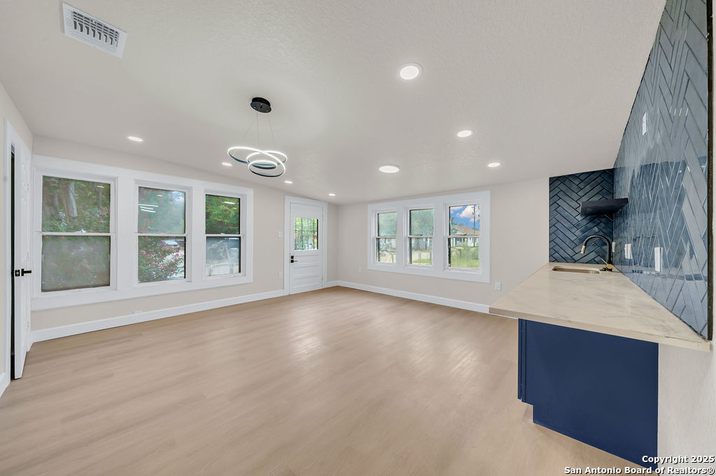 530 E Carson Street San Antonio TX 78208