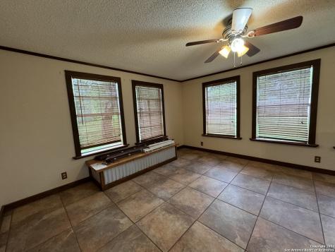119 Greenlawn Avenue Pleasanton TX 78064