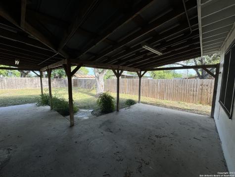 119 Greenlawn Avenue Pleasanton TX 78064