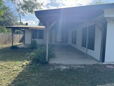 119 Greenlawn Avenue Pleasanton TX 78064