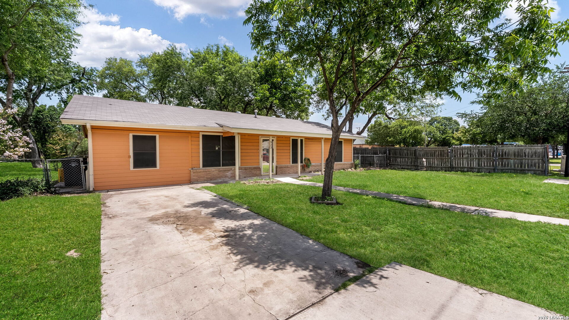 923 Whitman San Antonio TX 78211