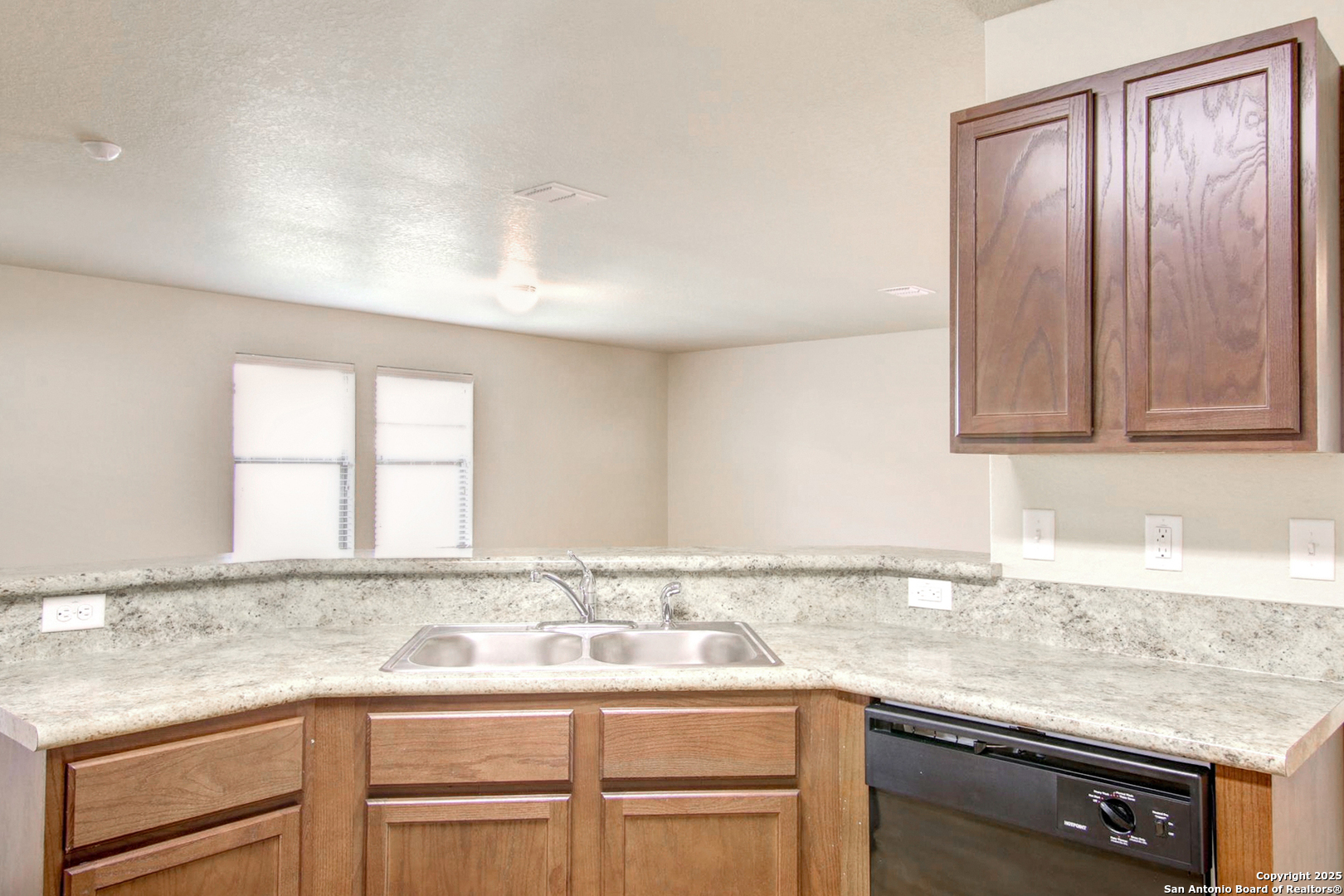 8915 Ashley Wilkes San Antonio TX 78221