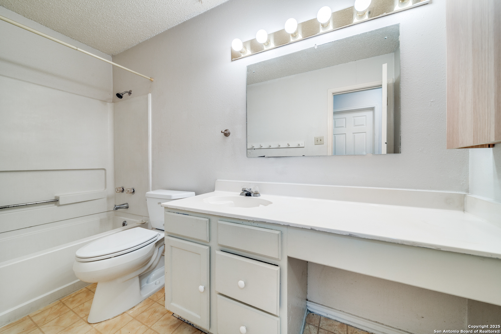 7443 Longing Trail San Antonio TX 78244