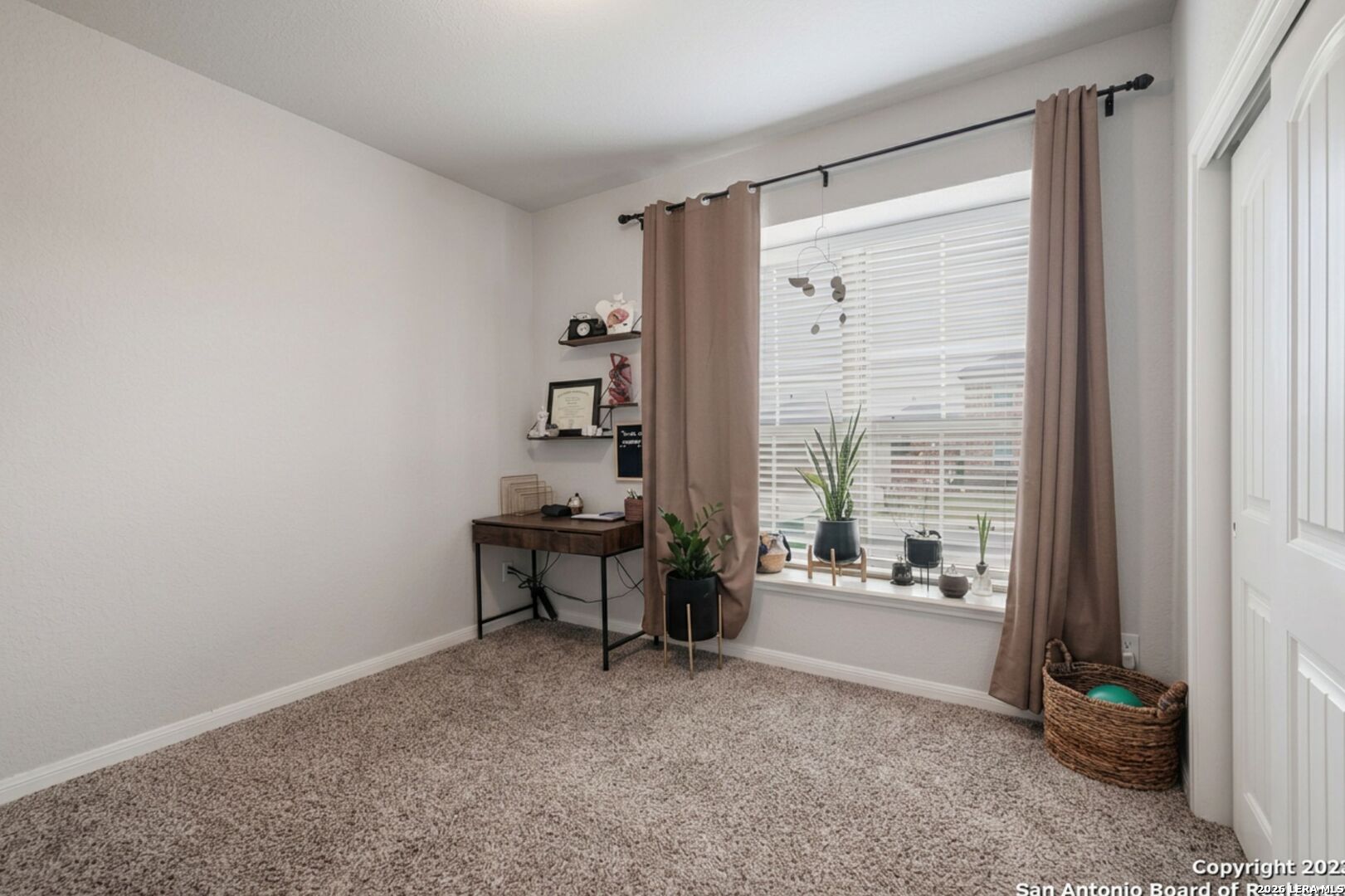 8909 Elizabeth Park Converse TX 78109