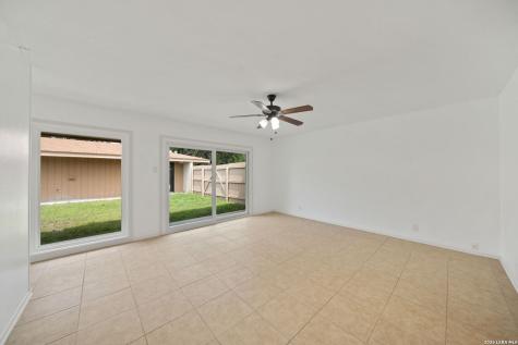 8390 N Verde San Antonio TX 78240