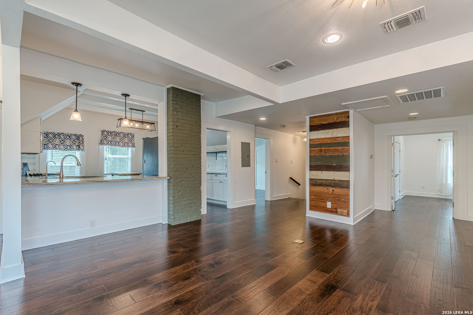 311 W Mistletoe San Antonio TX 78212