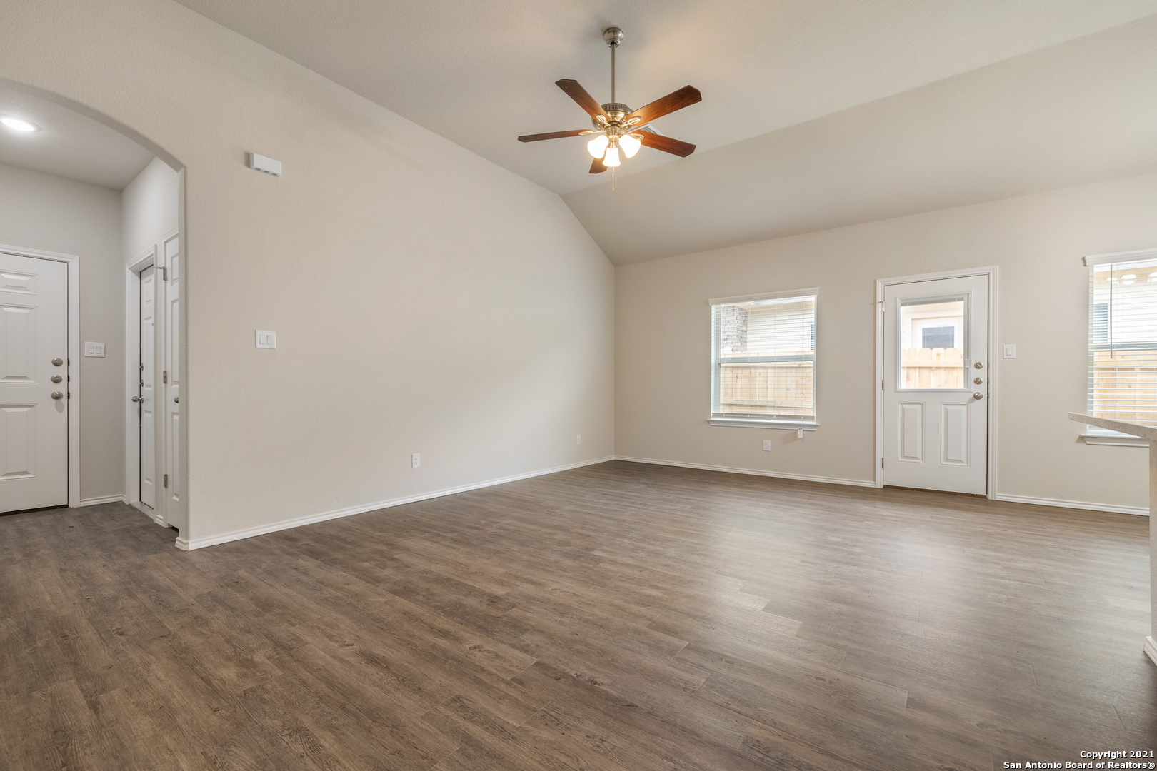 9211 Canyon Bend Converse TX 78109