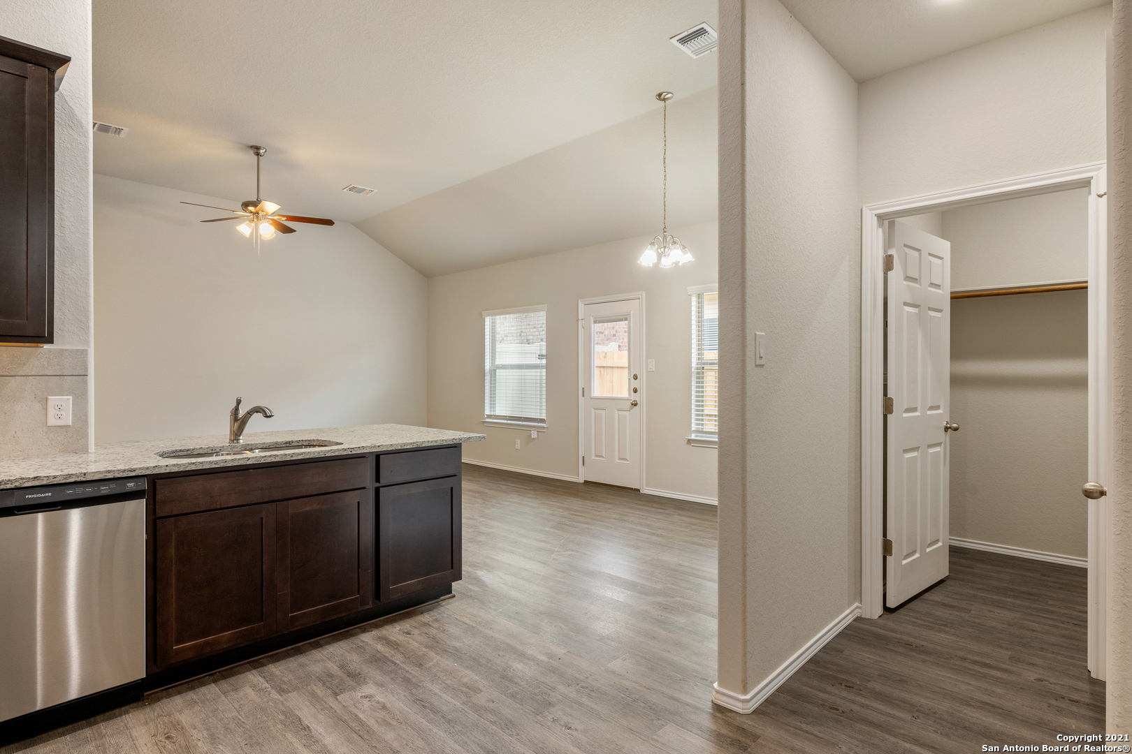 9211 Canyon Bend Converse TX 78109