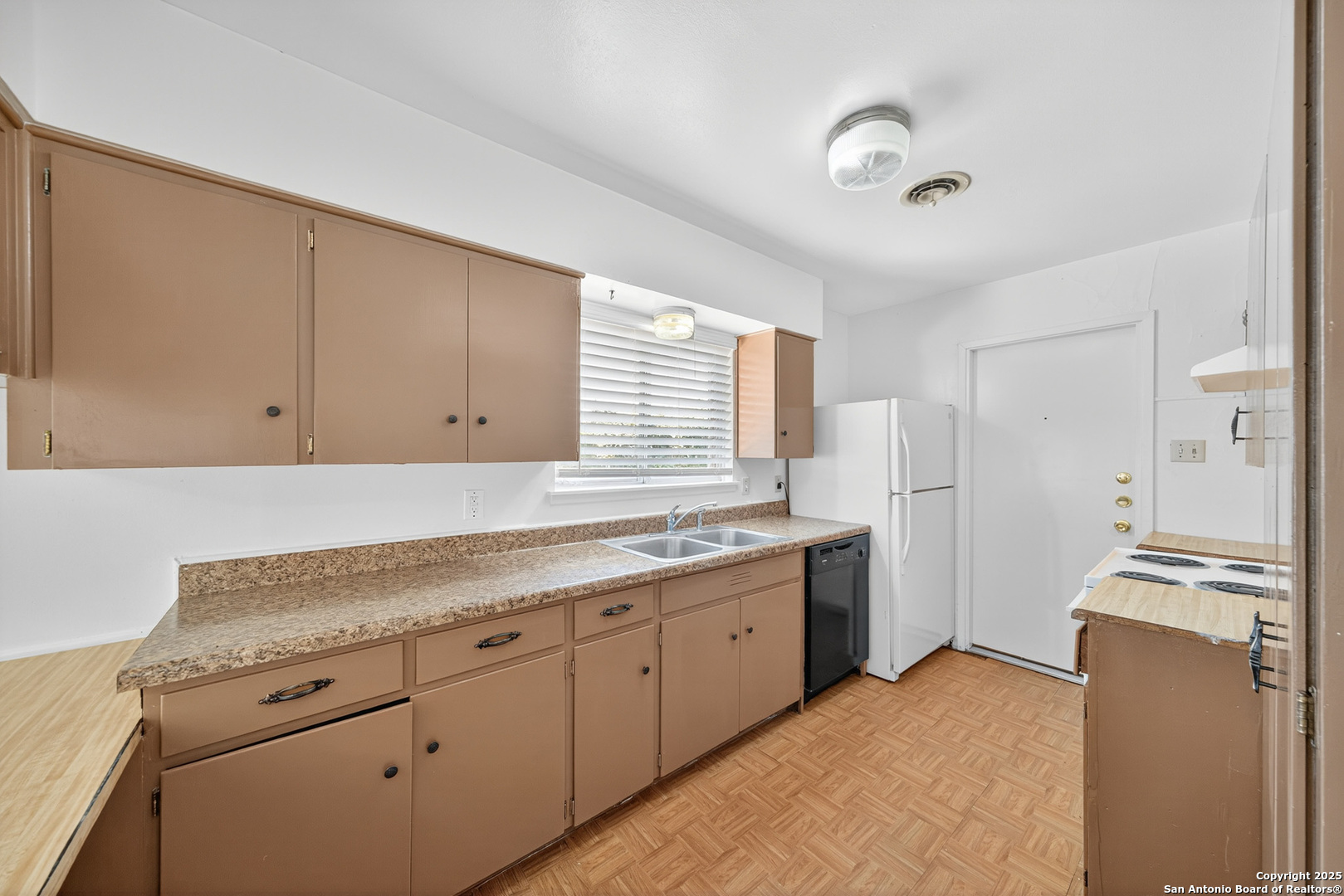 121 Rosewood Drive Universal City TX 78148