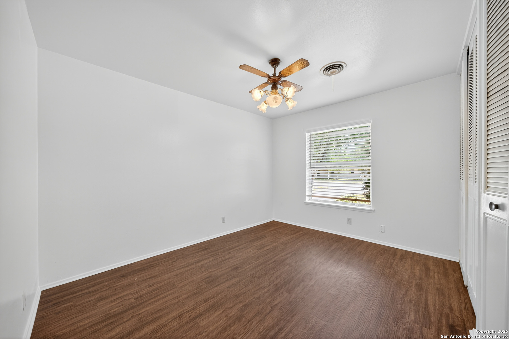 121 Rosewood Drive Universal City TX 78148