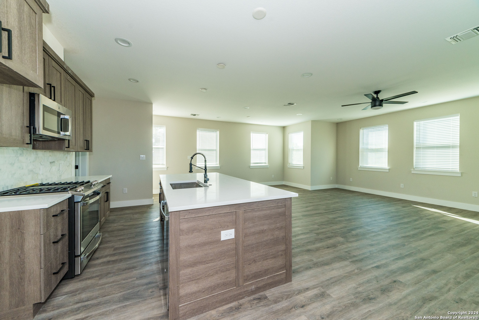 1618 W Lawndale Drive San Antonio TX 78209