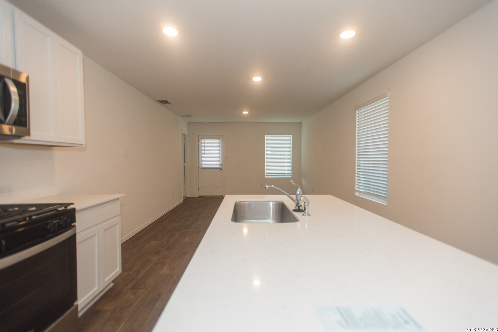 12533 Spoor Valley Converse TX 78109