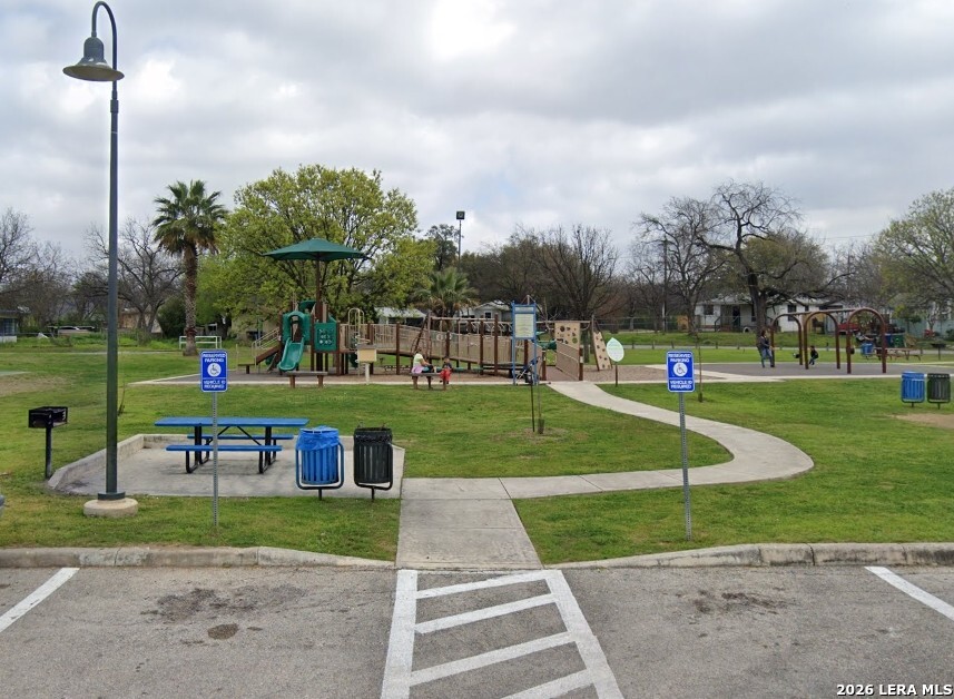 1539 W Woodlawn Avenue San Antonio TX 78201