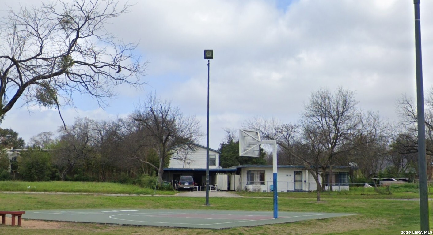 1539 W Woodlawn Avenue San Antonio TX 78201