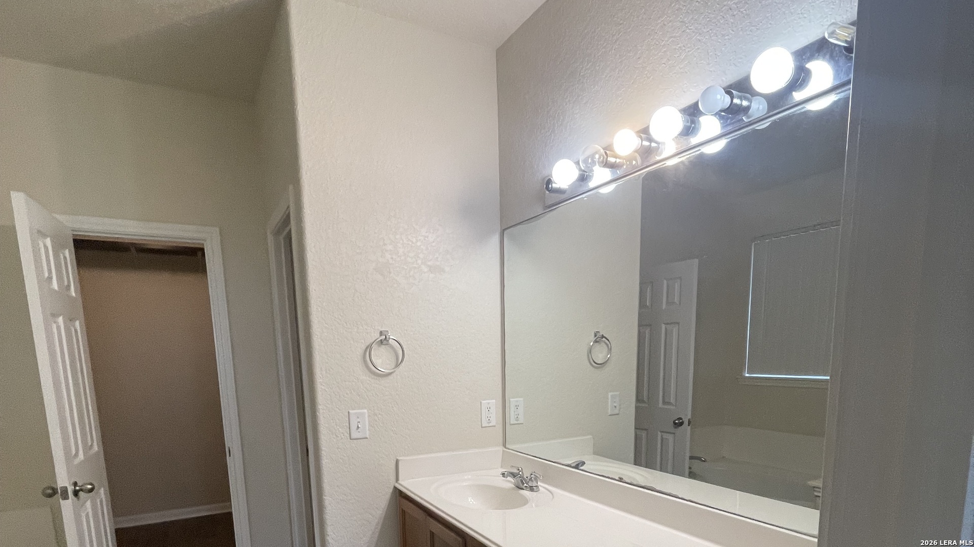 1202 Murray Winn Windcrest TX 78239