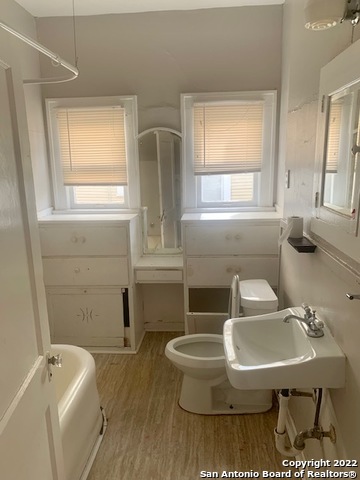 1140 W Ashby Place San Antonio TX 78201