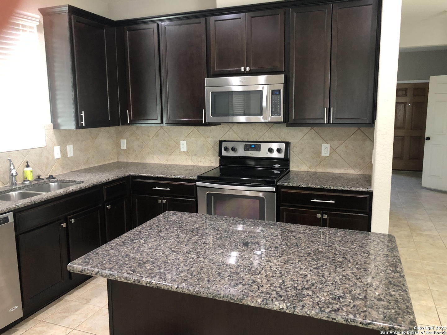 9515 Madison Creek Converse TX 78109