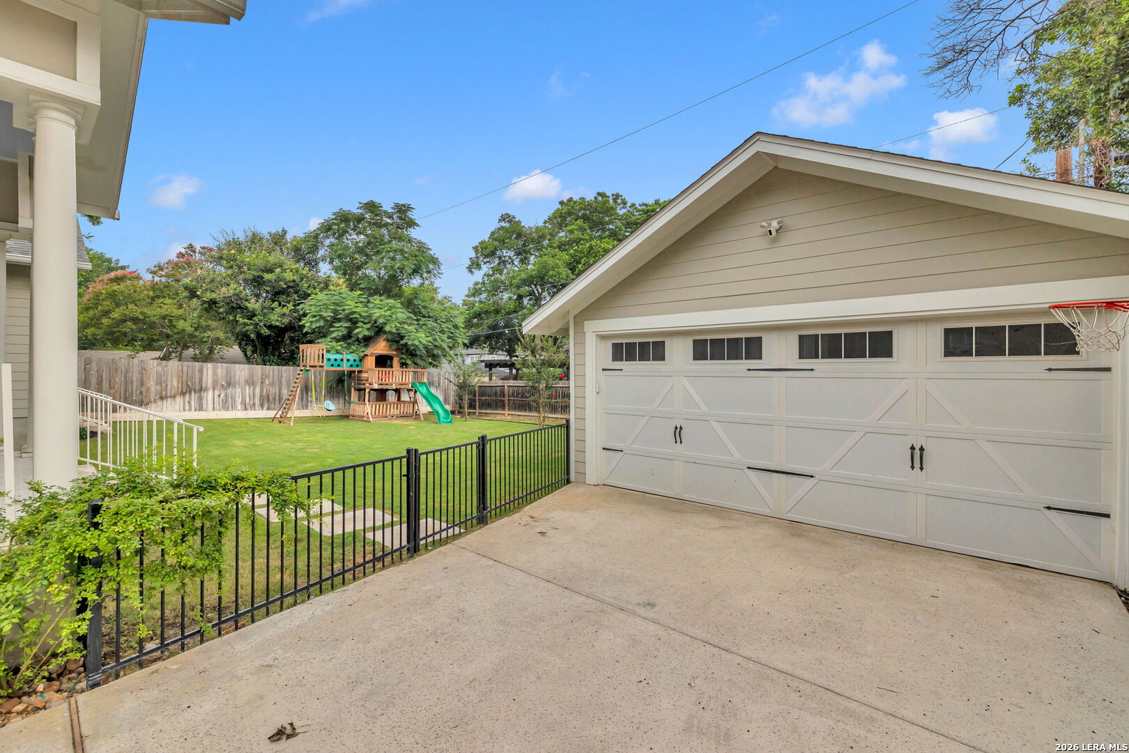 345 Garraty Road Terrell Hills TX 78209