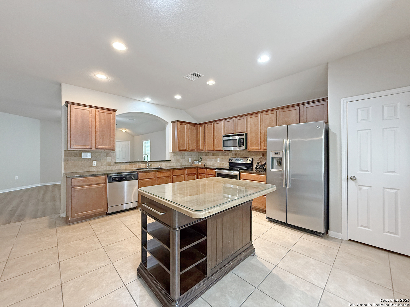 4096 Cherry Tree Schertz TX 78108