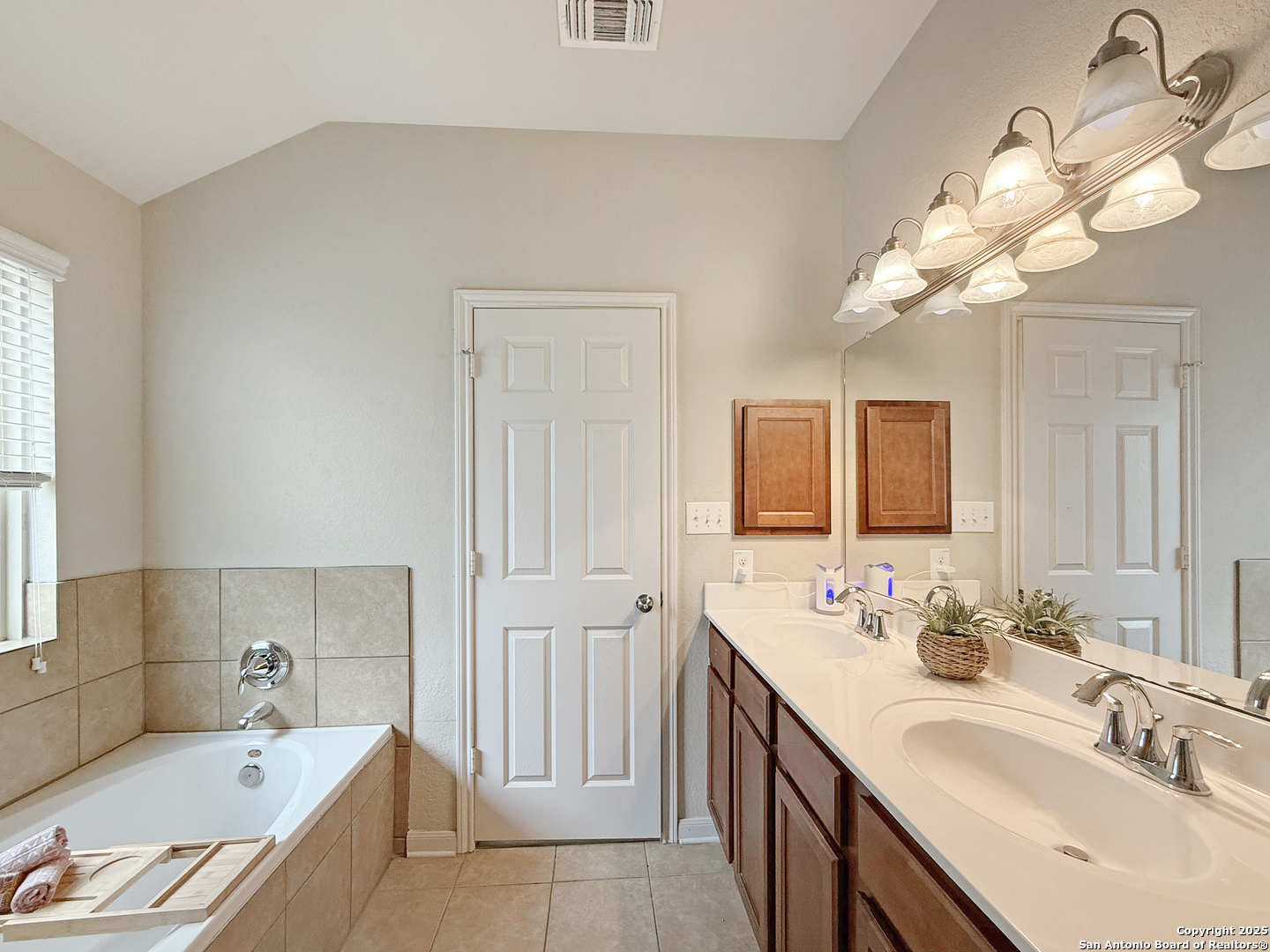 4096 Cherry Tree Schertz TX 78108