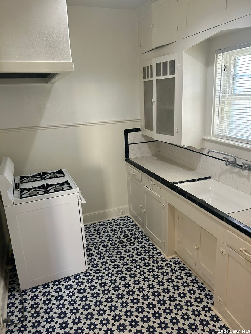 1037 W Magnolia Avenue San Antonio TX 78201