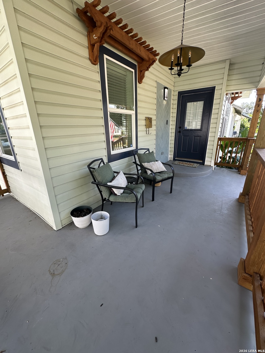 1734 W Kings Highway San Antonio TX 78201