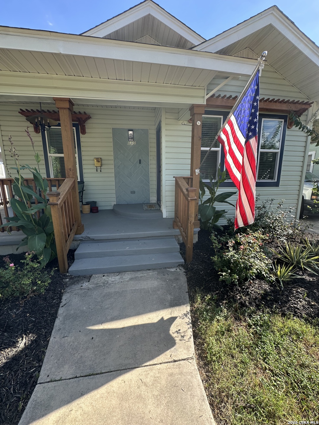 1734 W Kings Highway San Antonio TX 78201