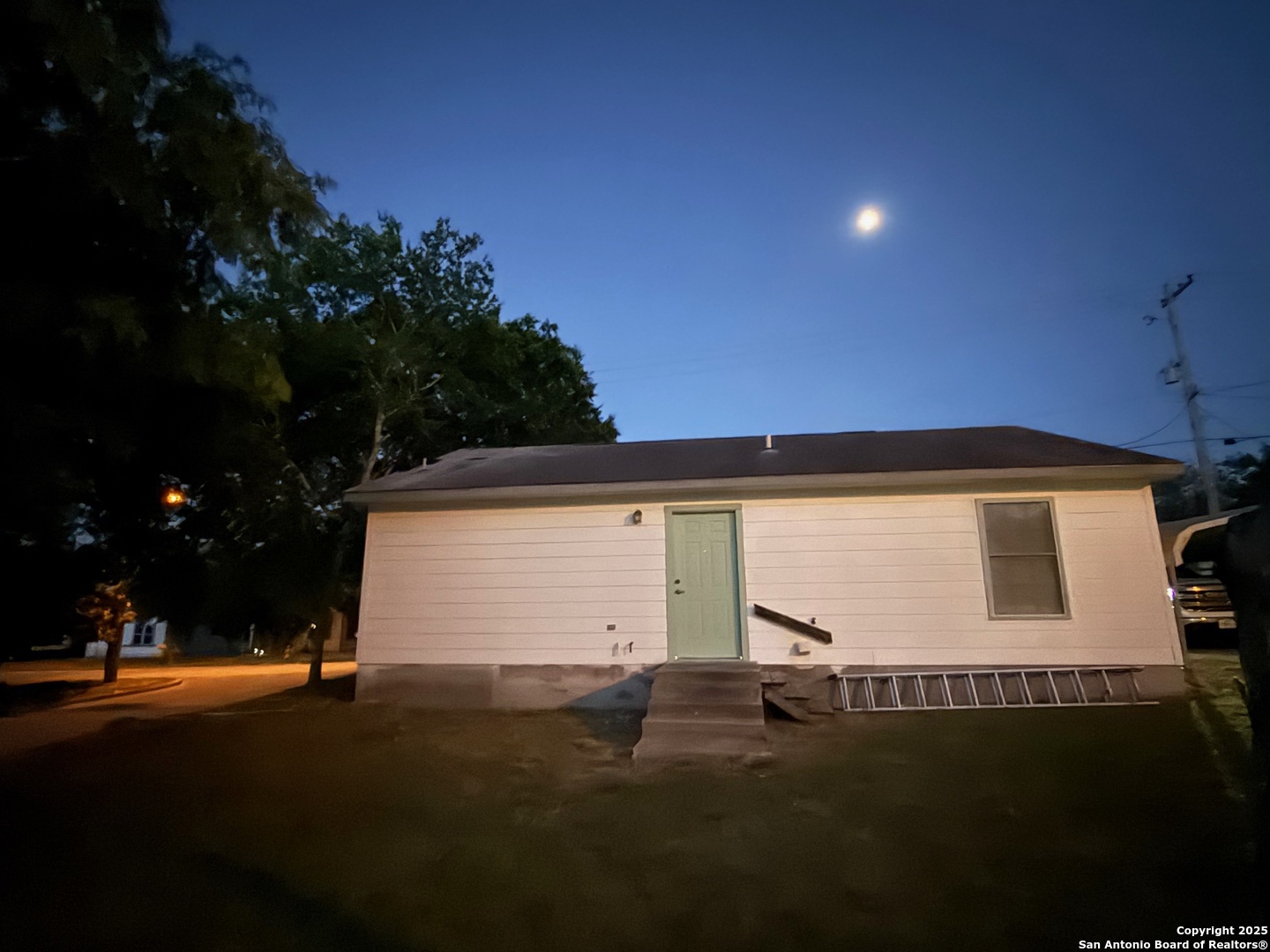 902 Saint Mary Kenedy TX 78119