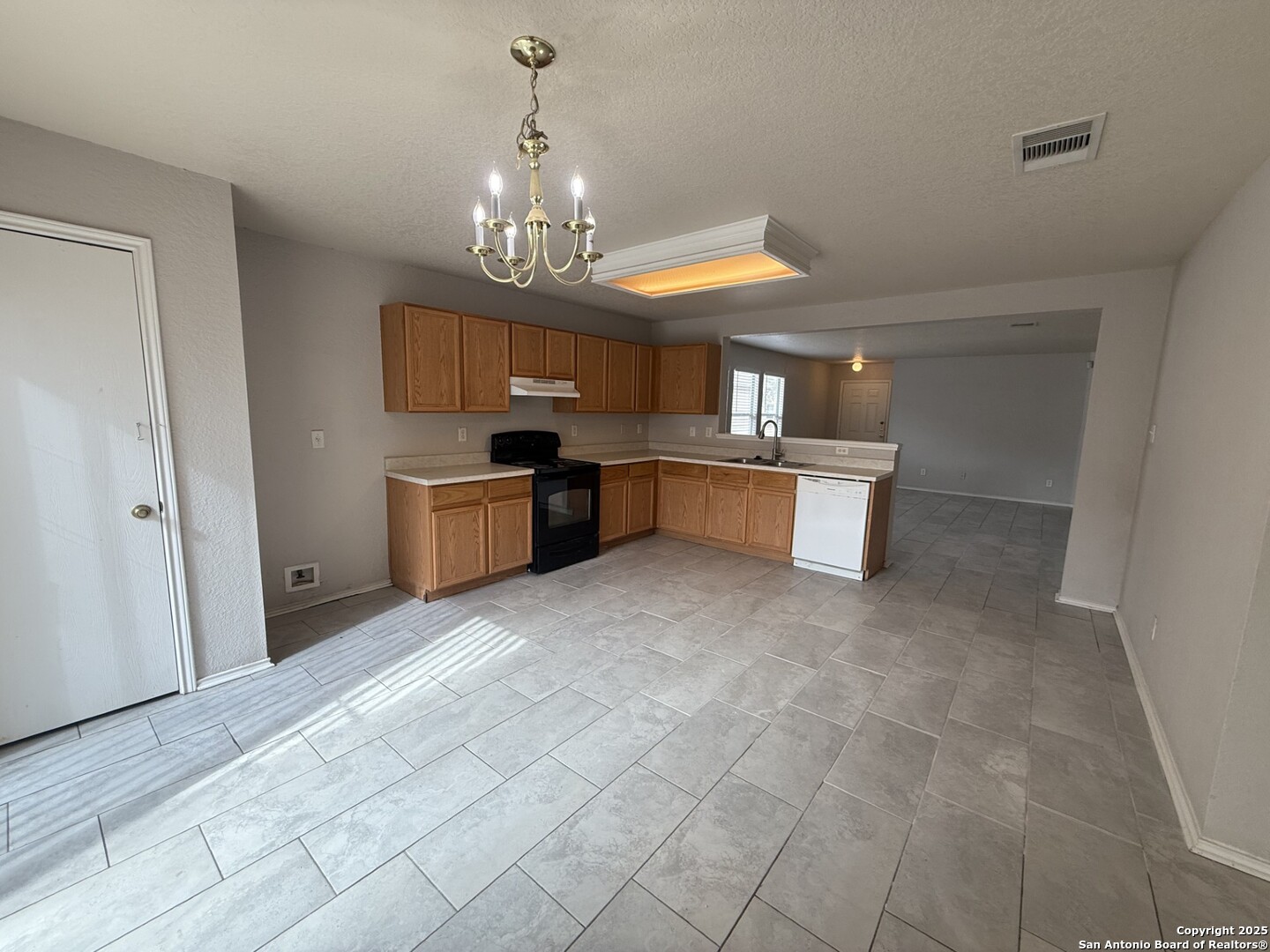 8856 Staghorn Converse TX 78109